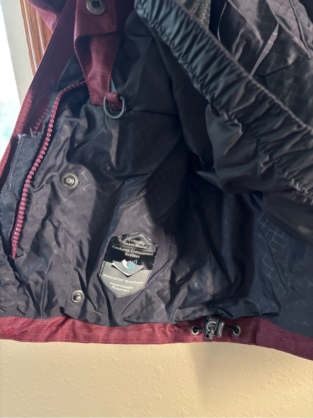 Columbia Rain Jacket in Maroon | Women’s XS, excellent condition - Picture 7 of 9